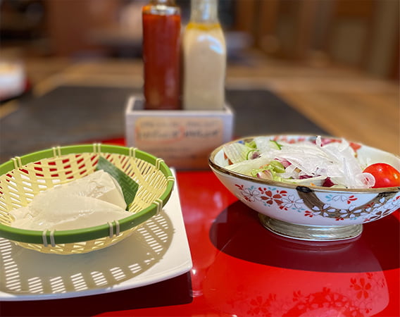 手造り冷やしざる豆腐と松本野菜のサラダ/丸正醸造のトマトと信州味噌のオリジナルドレッシング